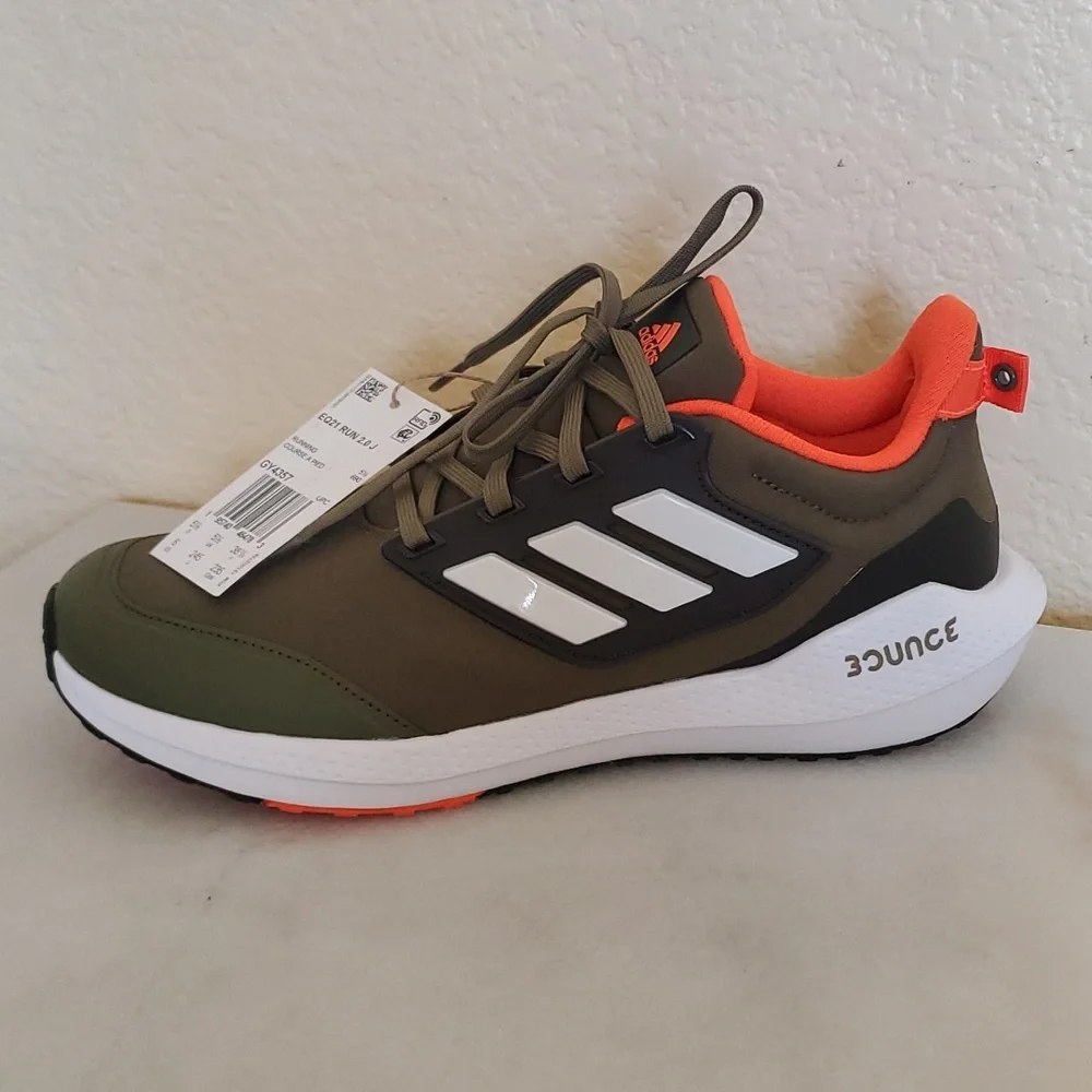 NWOB Women's Adidas EQ21 Run 2.0J size 6 - Picture 8 of 17